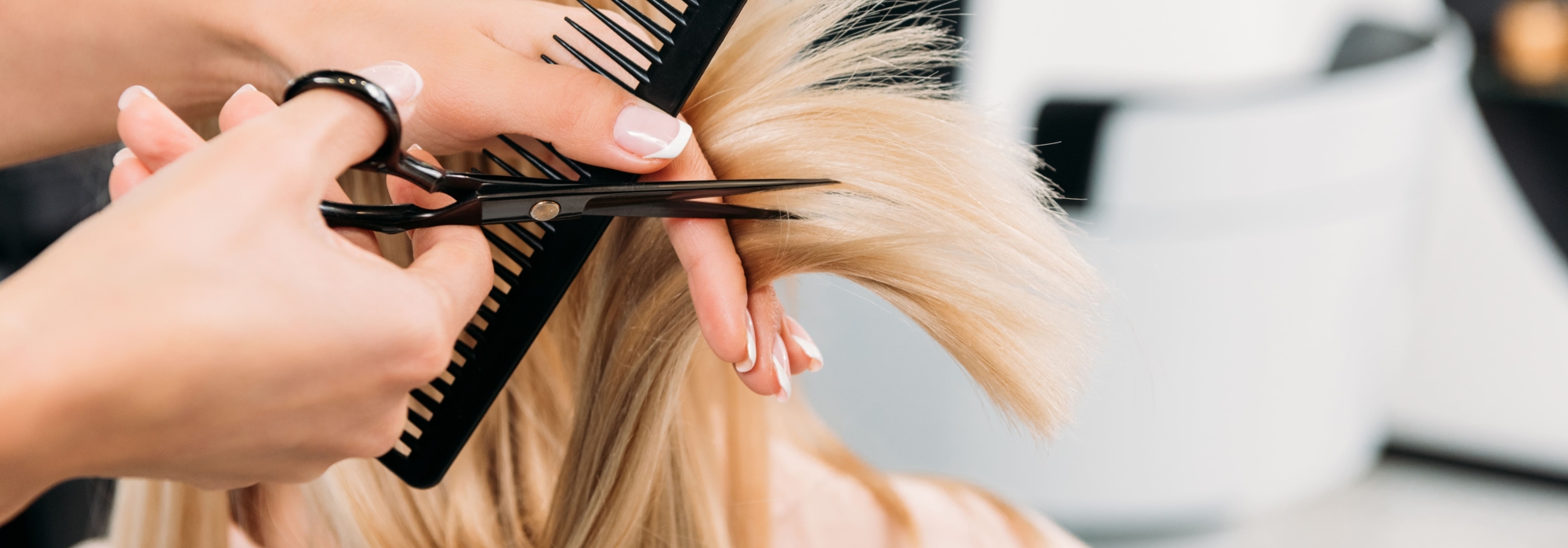 Parmi nos nombreuses prestations dédiées à sublimer votre beauté et vous chouchouter, nous réalisons la coupe femme à Pagny sur Moselle, ainsi que la coupe homme et la coupe enfant